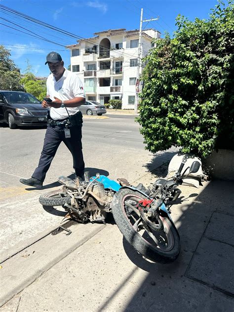 Motociclistas Se Accidentan En Avenida Las Torres Reporte Diario