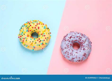 Deliciosos Donuts Acristalados Sobre Fondo De Color Laparo Plano Foto