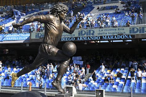 Serie A Maradona ya hace milagros en Napóles líder del Calcio y