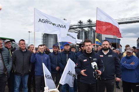 Protest Agrounii pod Kluczborkiem Przyjechało około 130 rolników z