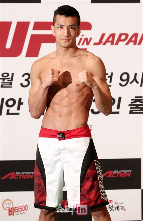 강경호 Ufc 데뷔전 아쉬운 판정패 눈물 네이트 스포츠