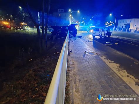 Wypadek na ul Niemodlińskiej w Opolu Dwie osoby trafiły do szpitala