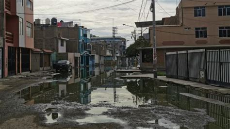 Chiclayo Familias Reportan Calles Inundadas Por Aguas Residuales