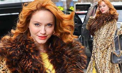 Christina Hendricks Turns Heads In Cheetah Coat In Nyc Daily Mail Online