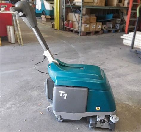 Used Tennant T1 Floor Scrubber - Carpet Vidalondon