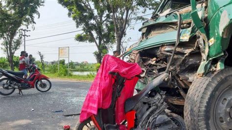 Dua Nyawa Melayang Tergencet Truk Dan Trailer Di Jalan Pantura Gresik