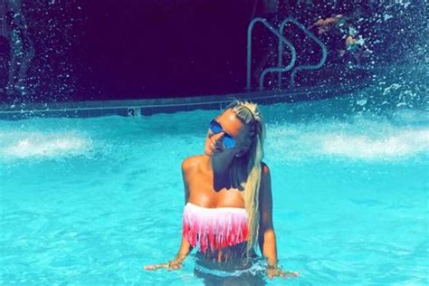 Shy m Karine Ferri Malika Ménard Lea Michele Toutes en bikini Télé Loisirs