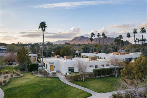 Paris Hiltons Beverly Hills Suite Banyan Tree Turns 30 And Other