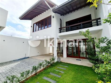 Architecturally Designed Luxury 3 Story House For Sale In