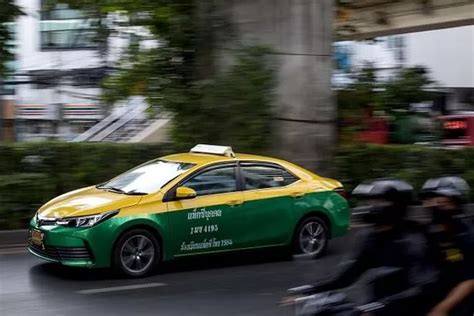 Pervert Taxi Driver Caught By Passengers Masturbating To Porn While Driving Daily Star