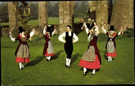 Ansichtskarte Postkarte Welsh Folk Dancers In Authentic Akpoolde