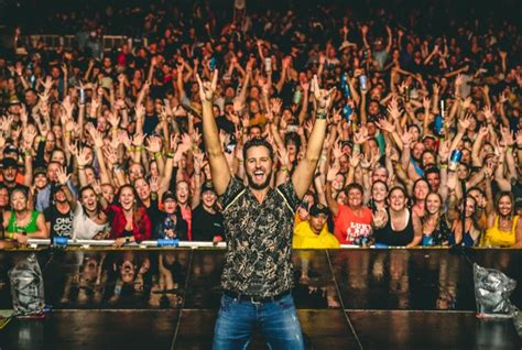 See Photos From Luke Bryan S Crash My Playa Country Now