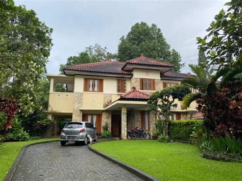 Rumah Mewah Kolam Renang Taman Luas Rancamaya Golf Estate Bogor Selatan