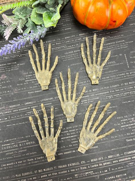 Set of 5 Mini Plastic Skeleton Hands DIY Project/ the Elfs - Etsy