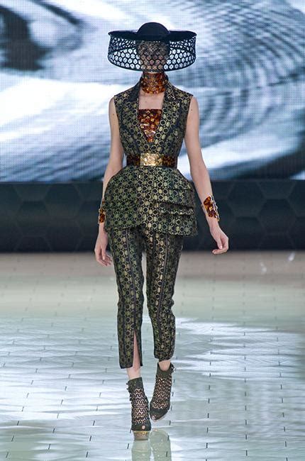 Défilé Alexander McQueen Printemps été 2013 Prêt à porter