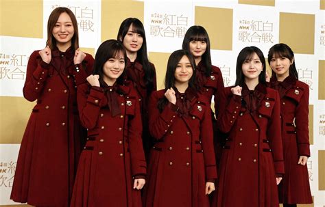 第74回NHK紅白歌合戦リハーサルフォトセッションに臨む乃木坂46前列左から山下美月井上和久保史緒里後列左から梅澤美波賀喜遥香