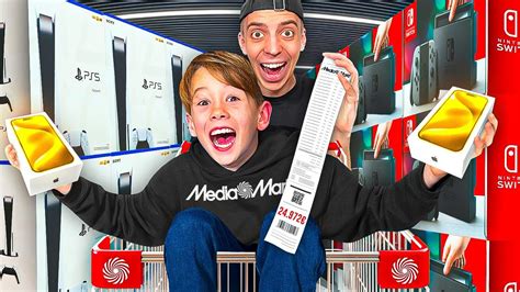 KLEINER JUNGE kauft für 10 000 ALLES bei MEDIA MARKT eskaliert