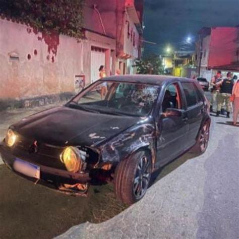 Motorista embriagado e sem habilitação colide carro estacionado em