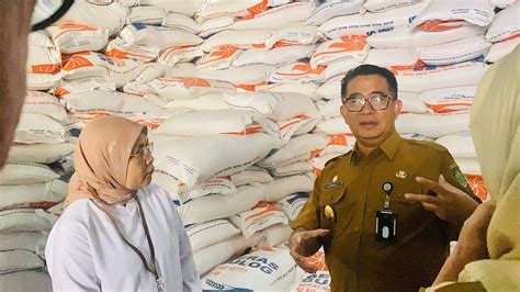 Tinjau Gudang Bulog Di Balikpapan Pj Gubernur Kaltim Pastikan Stok