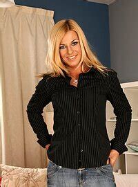 Carla Cox And Janet Magical Getting Fucked In Turn Photos Neeo MILF Fox