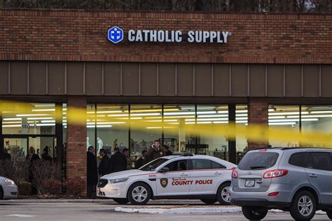 Conmoción En Saint Louis Violó A Tres Mujeres Y Asesinó A Una De Ellas En Un Local De Productos