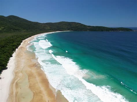 Réveillon Vogue 2025 5 praias para conhecer em Angra dos Reis