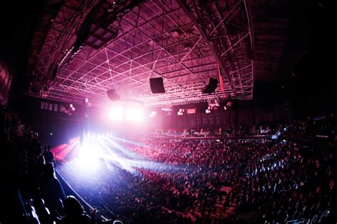 Billy Strings Live At The Greensboro Coliseum Asheville Wedding