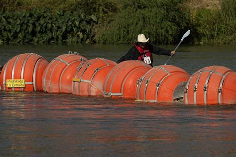 États Unis une barrière flottante avec des dents métalliques