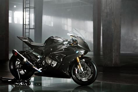 Bmw Hp4 Race Carbon Fiber Superbike A Closer Look Drivemag Riders