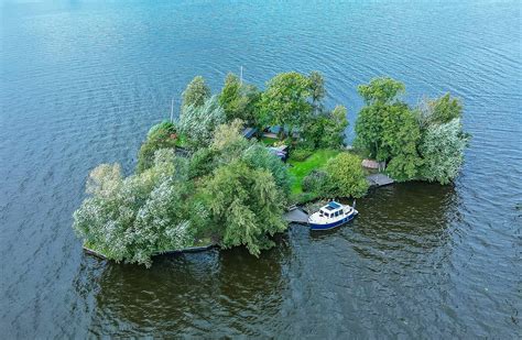 Je Eigen Privé Eiland Voor 5 Ton Op De Loosdrechtse Plassen