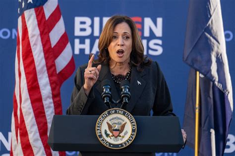 Kamala Harris Rallies Democrats Pumps Up Biden And Warns Of Trump