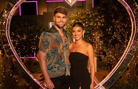 Love Island Samie Elishi And Tom Clare Announce Theyre Official