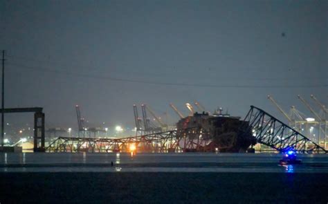 Un Carguero Choca Contra El Key Bridge De Baltimore Y Lo Derriba Se
