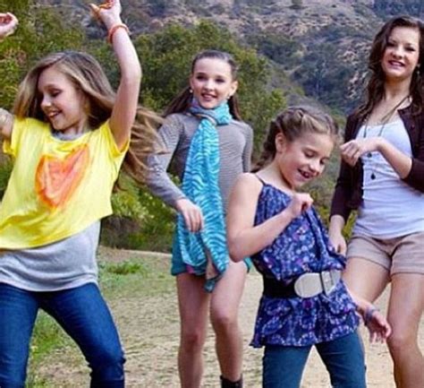 Dance Moms Girls Maddieziegler Kendallvertes Mackenzieziegler Brookehyland Photoshoot