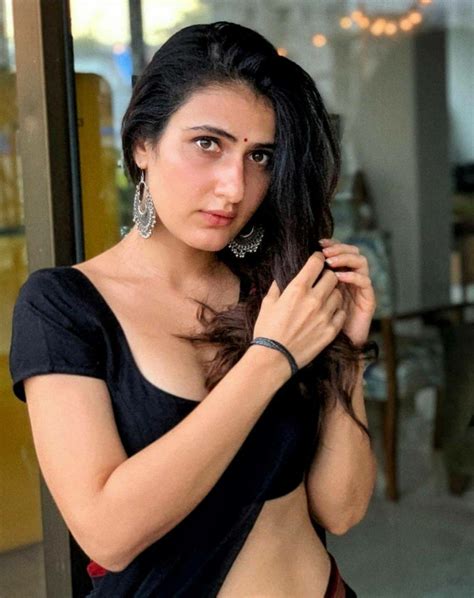 Fatima Sana Shaikh Hot And Sexy Saree Pics Are Hard To Miss