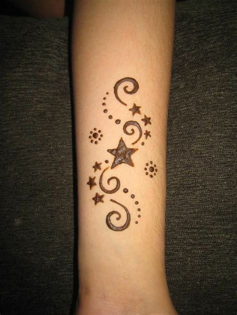 Pin By Aur Lie Vernier On Tatouage Small Henna Tattoos Henna Tattoo