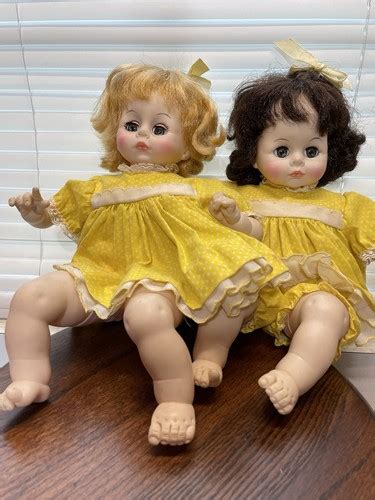 Vintage Lot Of 2 Madame Alexander Pussy Cat Dolls 3224 Brunette And