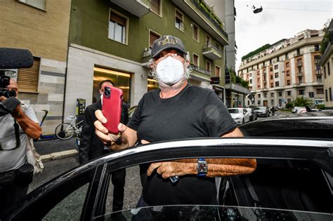 Flavio Briatore Dimesso Dal San Raffaele L Arrivo A Casa Santanch Per