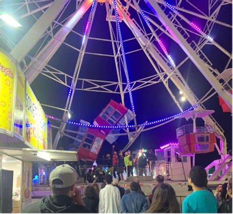 Cabine de roda gigante de parque de diversão na Expoingá trava de