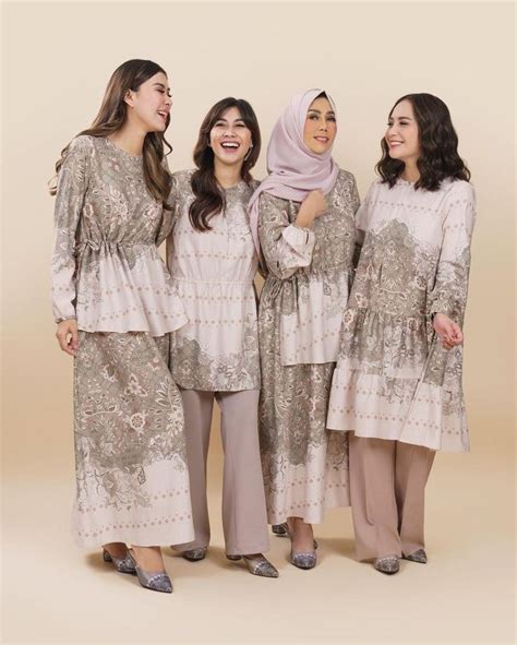 Pin Oleh Rika Rei Di Tunik Terbaik Model Pakaian Model Baju Wanita