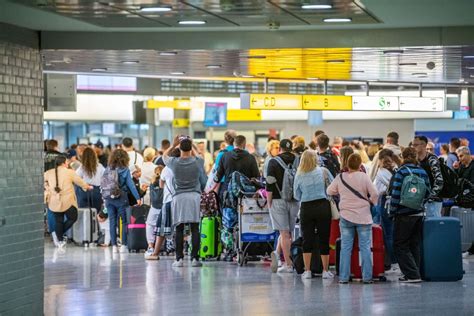 Flughafen Hannover Koffer Chaos Und Wartezeiten DAS Steckt Dahinter