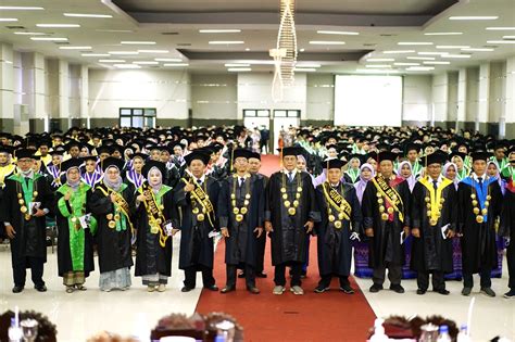 Membludak UIN KHAS Jember Wisuda Hampir Seribu Mahasiswa Berturut