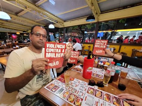 Cartão vermelho pelo fim da violência contra as mulheres é Geral