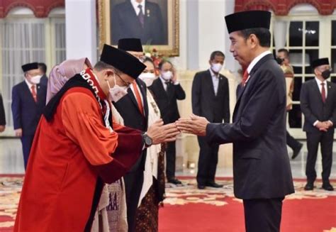 Presiden Jokowi Saksikan Pengucapan Sumpah M Guntur