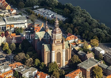 Luftaufnahme Stralsund Kirchengebäude der Sankt Marien Gemeinde im