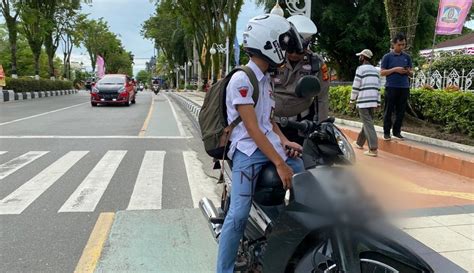 Tilang Manual Diberlakukan Kasat Lantas Pengendara Gunakan Helm