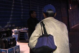 JA 1ª Edição Consumidores fazem fila durante a madrugada para