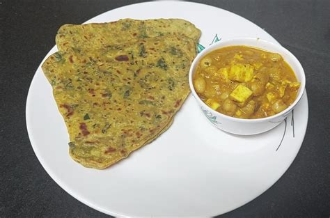 Methi Thepla And Paneer Chana Masala Indian Recipe Combo Delishably