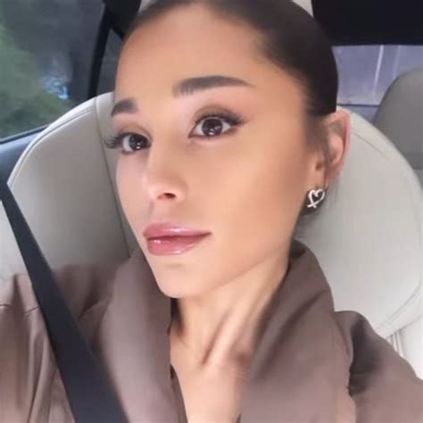 Pin De Anya Em Ariana Grande Pequenas Grandes Mulheres Mulher