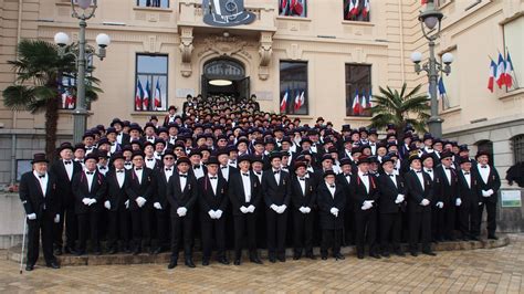 Conscrits la photo intergénérationnelle Le Patriote Beaujolais